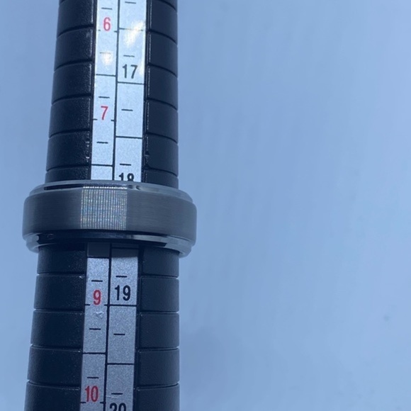 8mm Polished Step Edge Matte Brushed Finish Center Tungsten Ring Men’s Size 8.5 - Picture 6 of 7